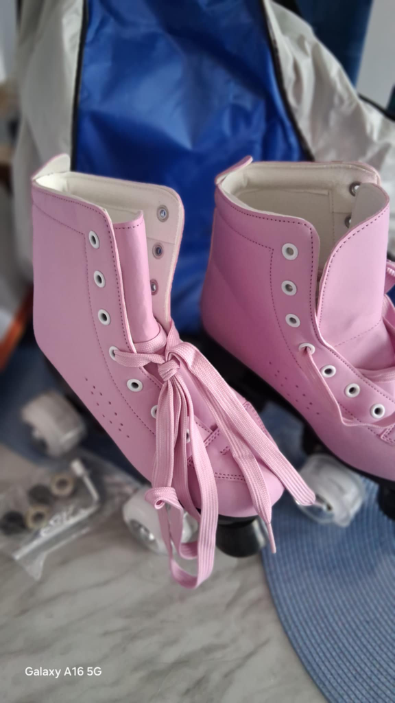 Pink Roller Skates - Size 34 - photo 5