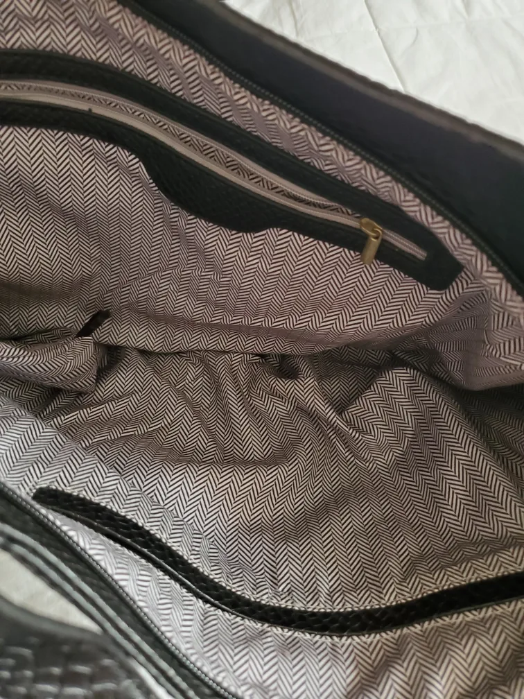 Black Snakeskin Tote Bag image indicator(2)