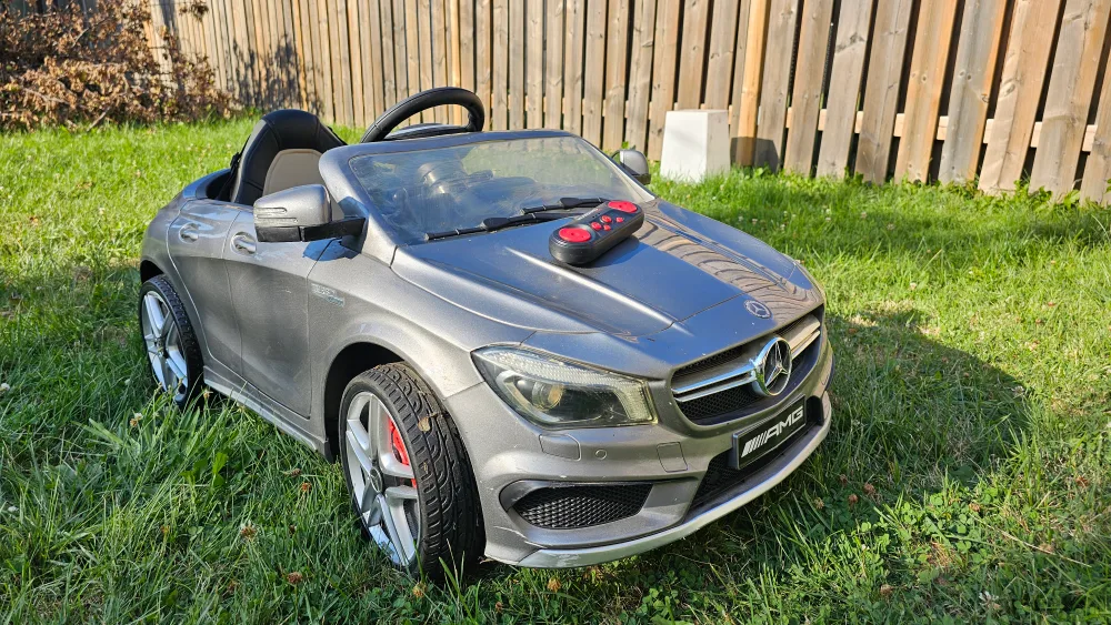 12V Mercedes-Benz AMG Kids Ride-On Car thumbnail