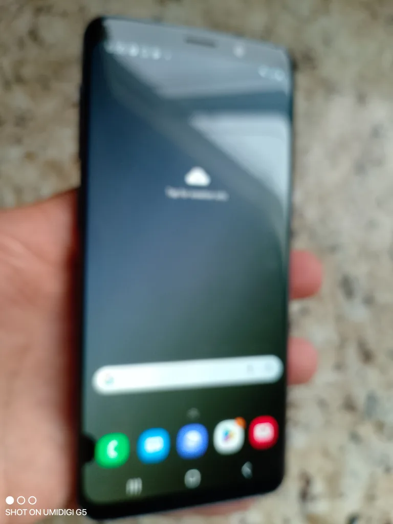 Samsung Galaxy S9 black dot on screen thumbnail