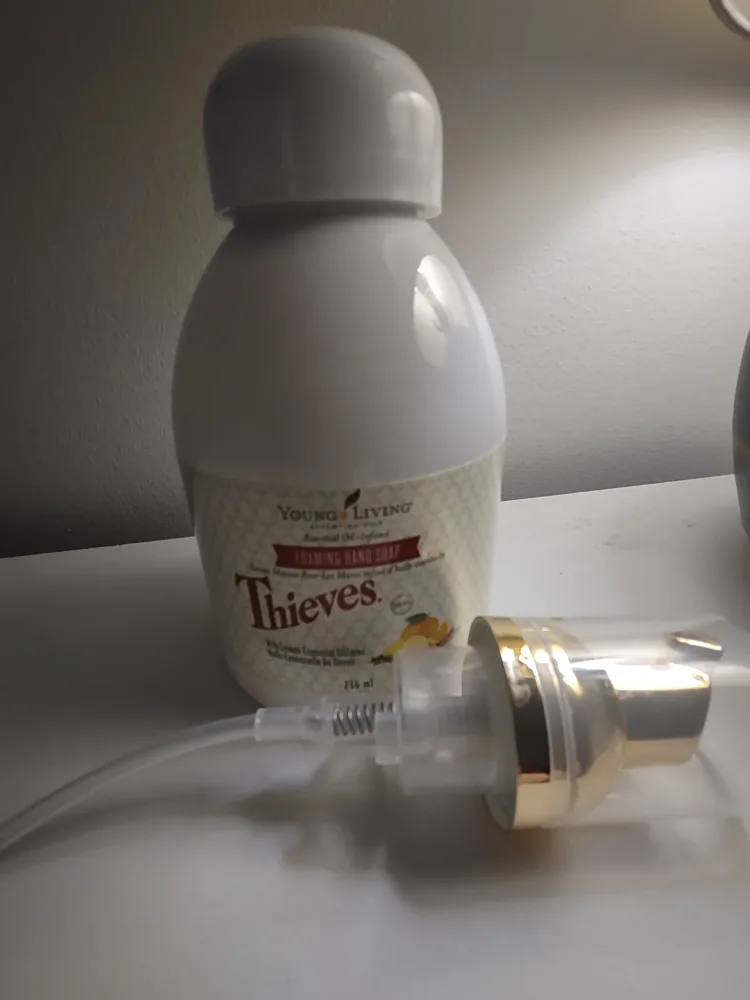 Young Living Thieves Foaming Hand Soap image indicator(2)