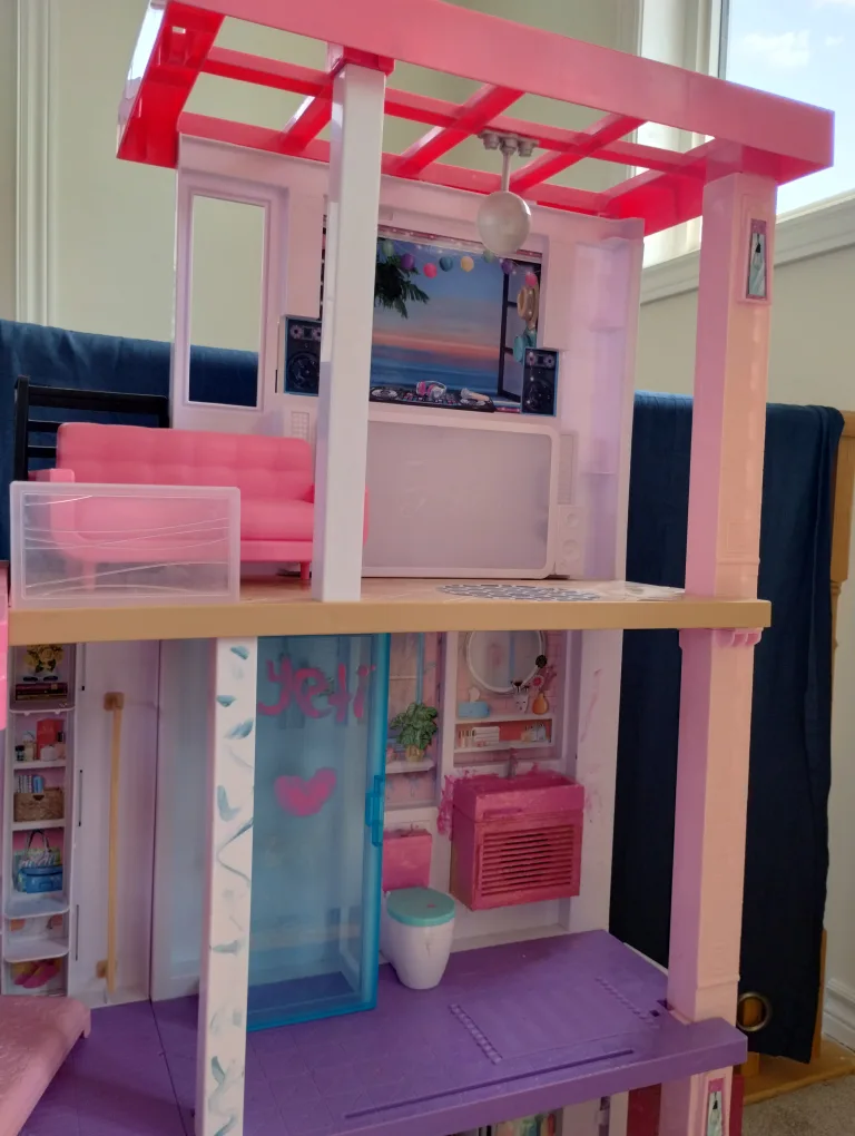 Barbie Dreamhouse Dollhouse FREE! image indicator(2)