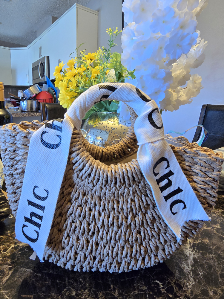 ChIc Woven Straw Beach Bag