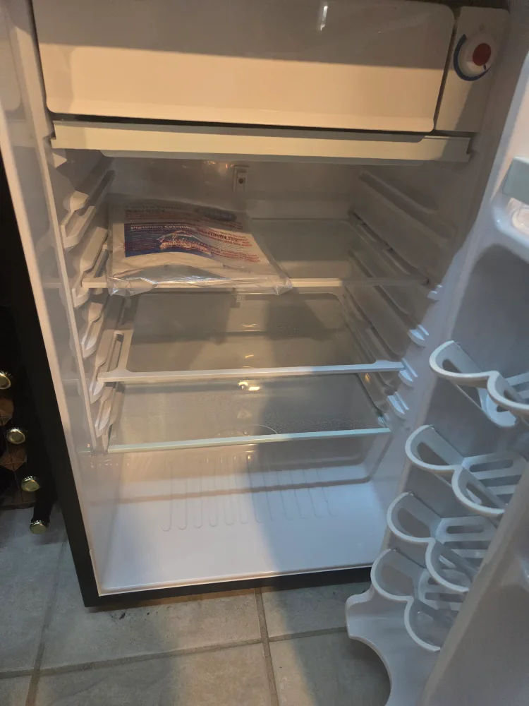 Danby Designer Compact Refrigerator image indicator(2)