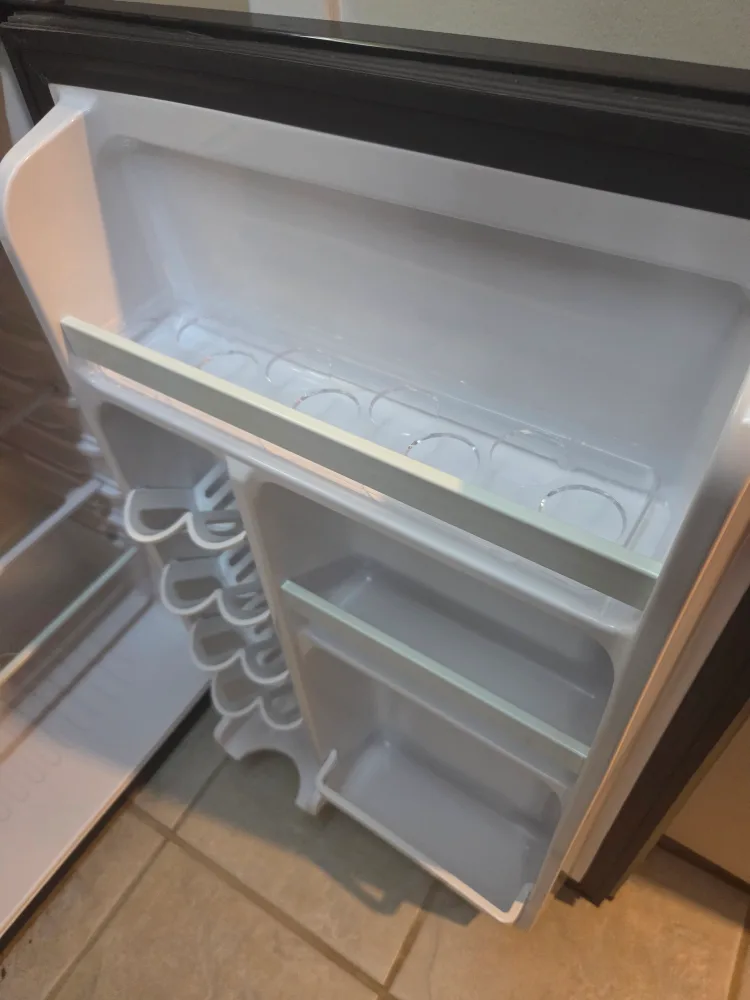 Danby Designer Compact Refrigerator image indicator(3)