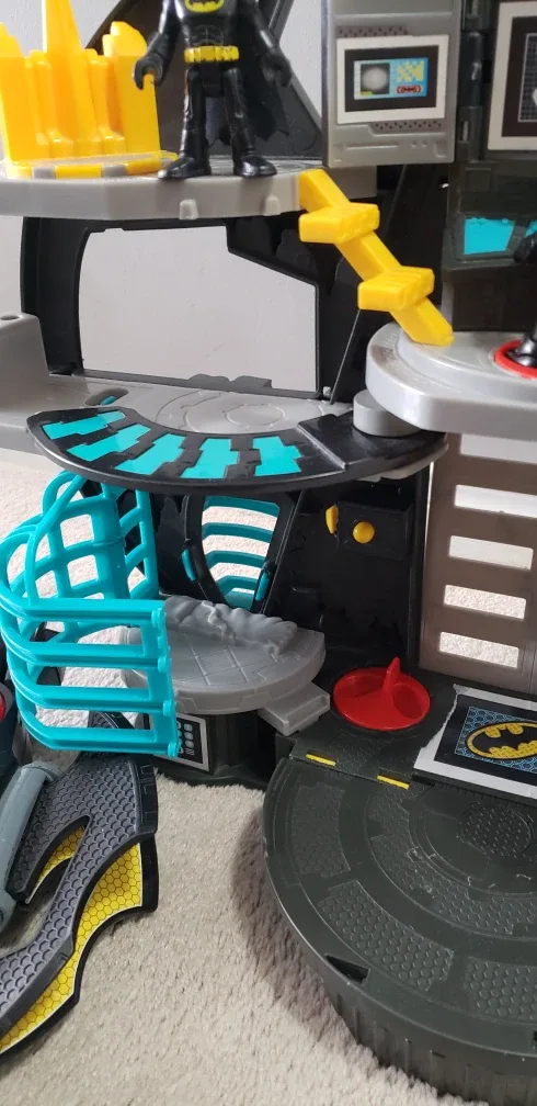 Fisher-Price DC Super Friends Batcave image indicator(5)