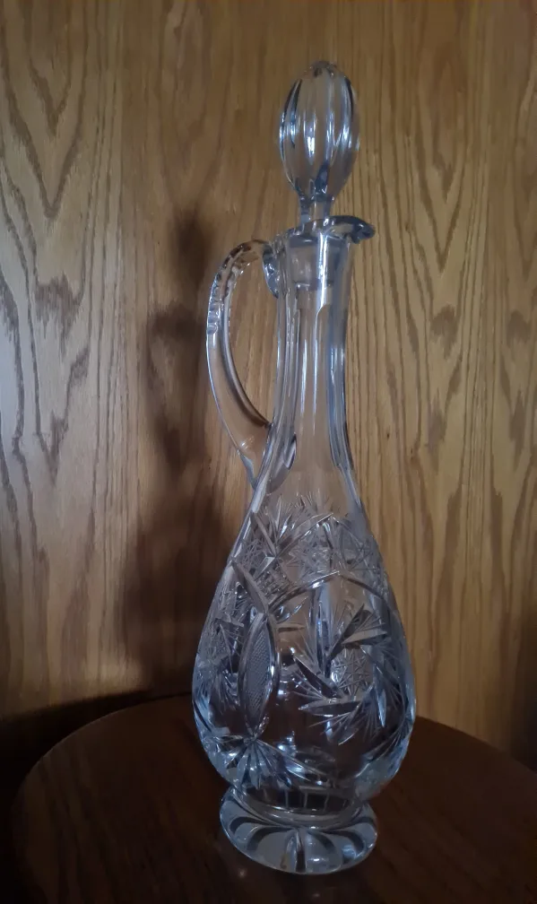 Gorgeous Glass Decanter with Stopper image indicator(3)