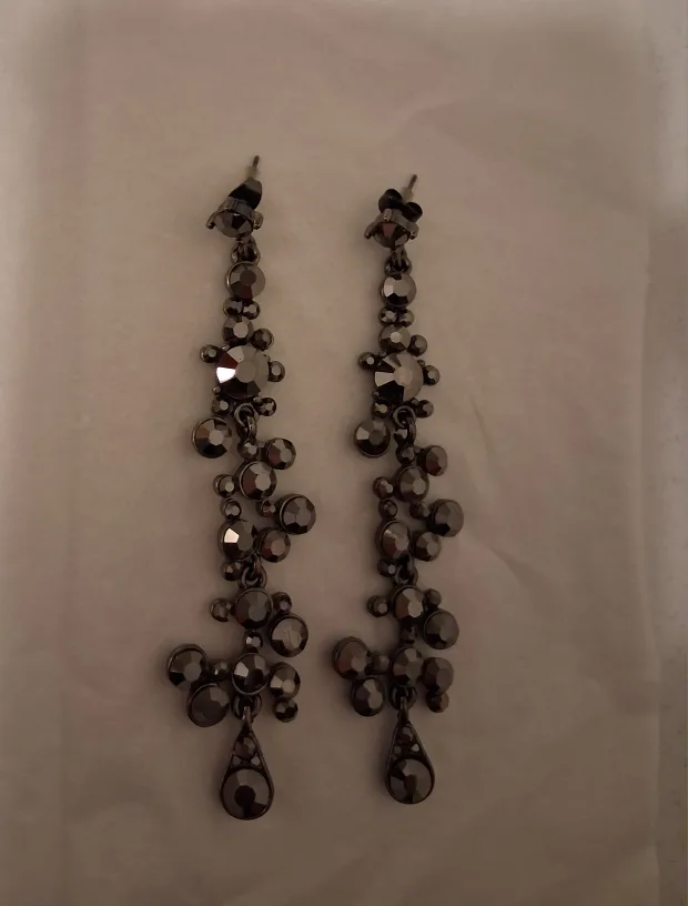 long earrings image indicator(3)