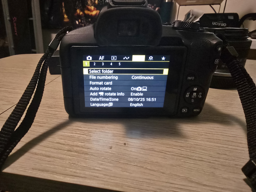 Canon R50 Mirrorless Camera - photo 4