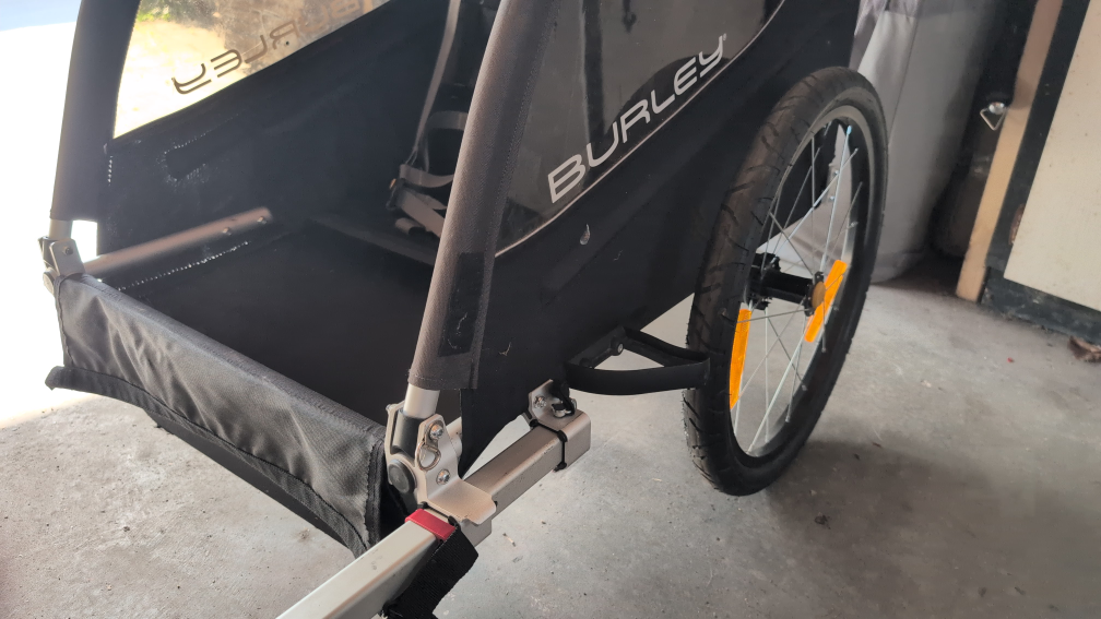 Like new Burley Honeybee Child Carrier Bike Trailer - Red/Black