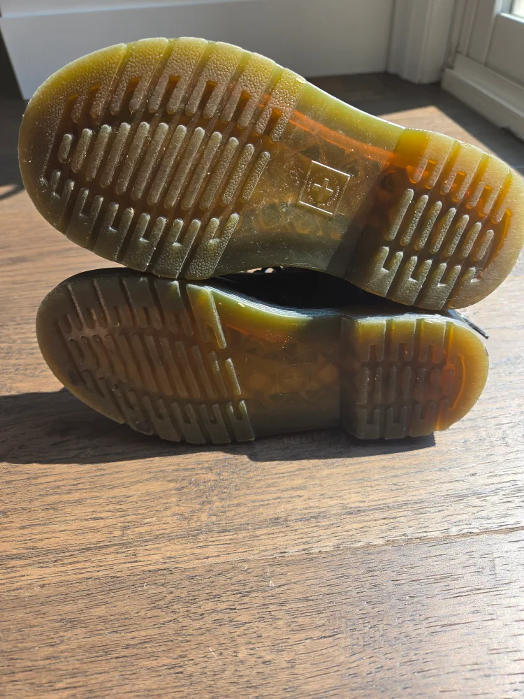 Kids Dr. Martens Black Leather Boots image indicator(4)