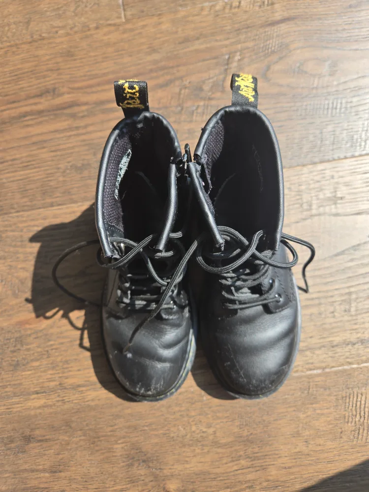 Kids Dr. Martens Black Leather Boots image indicator(5)