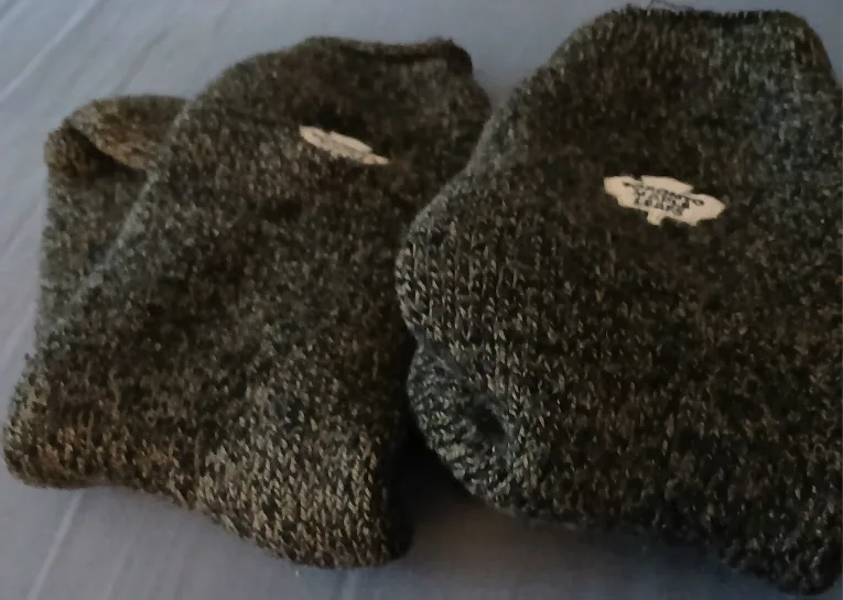 Toronto Maple Leafs Socks & Gloves Set thumbnail