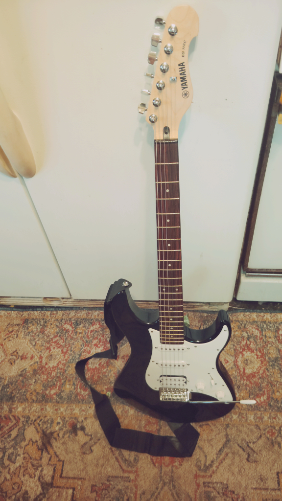 Yamaha Electric Guitar - photo 2