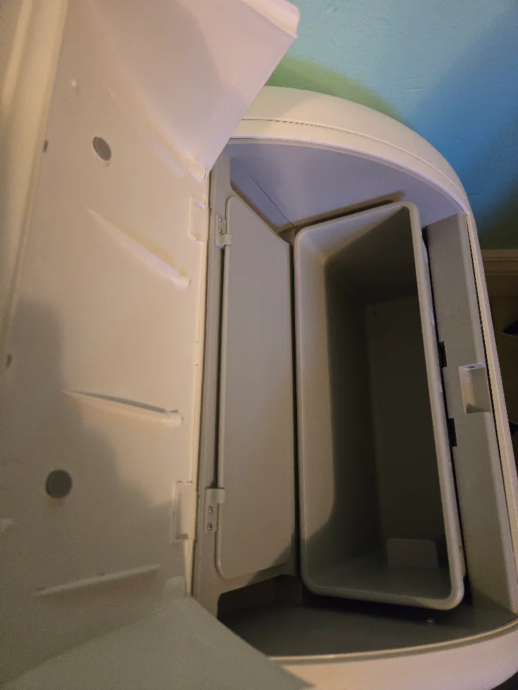 Like-New MeoWant Self-Cleaning Cat Litter Box w/ Free Stuff image indicator(2)