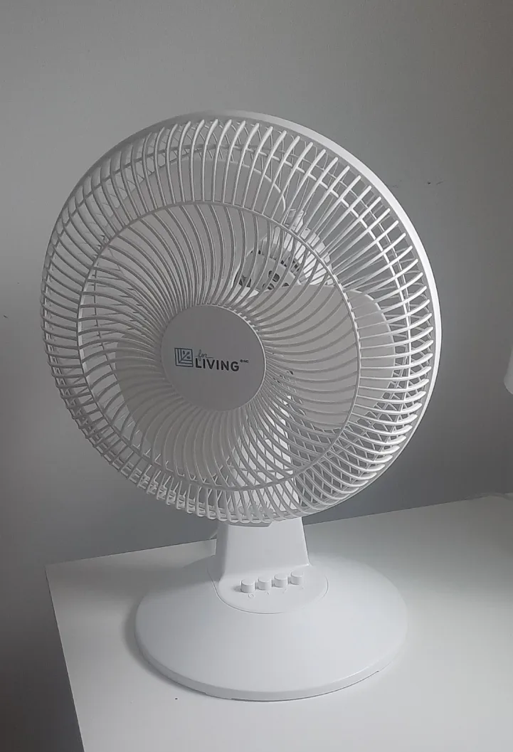 Oscillating Table/Desk Fan