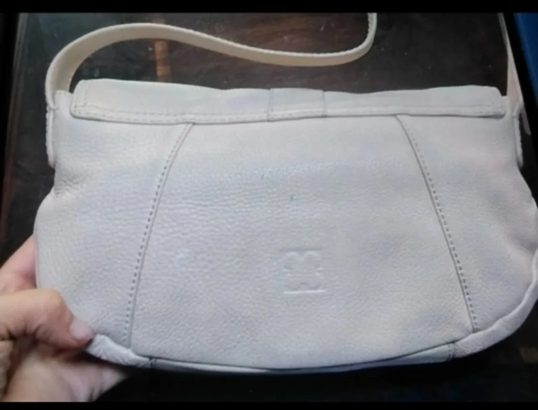 Liz Claiborne New York off-white 100% Leather Shoulder Bag image indicator(3)