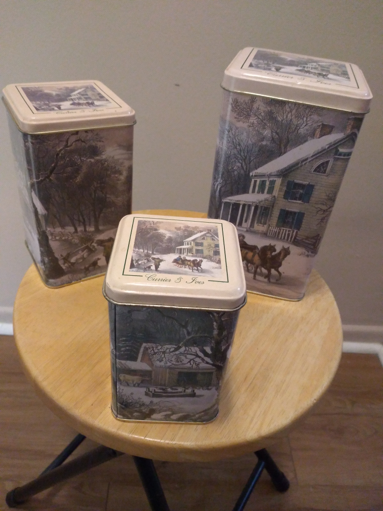 🥕Vintage tin containers - $7🥕