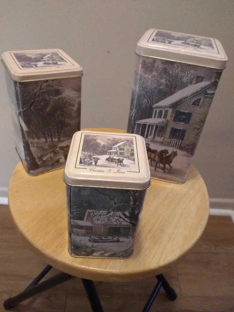 Vintage tin containers - $7 thumbnail