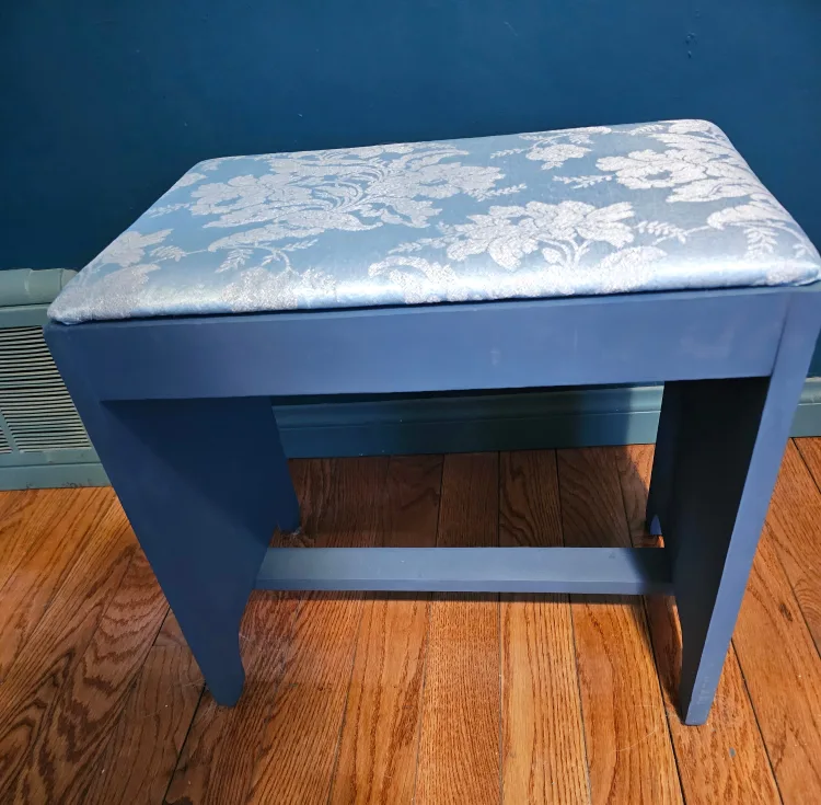 Antique Vanity Desk with Stool image indicator(3)