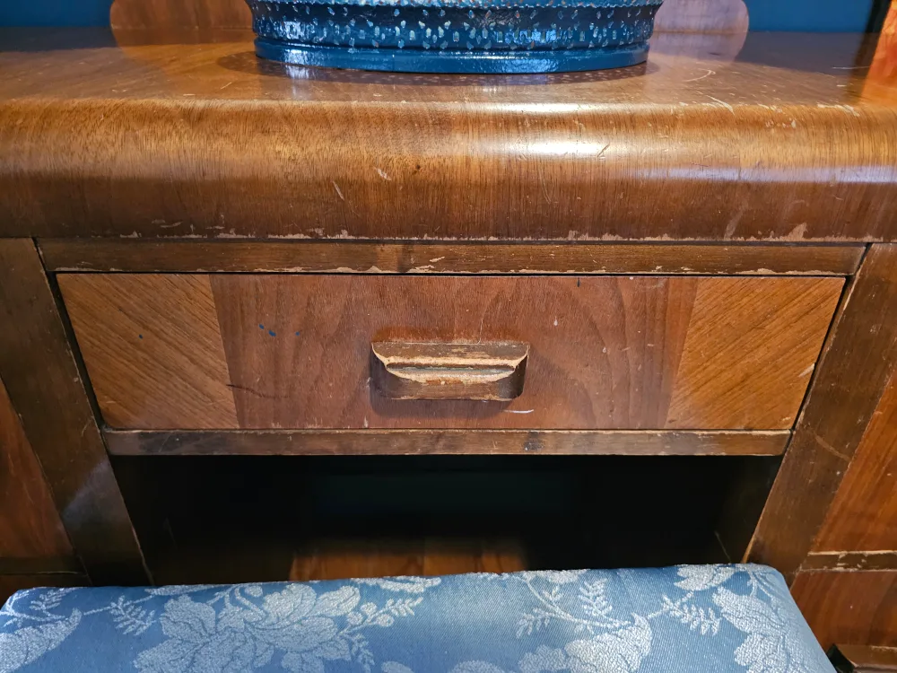 Antique Vanity Desk with Stool image indicator(4)