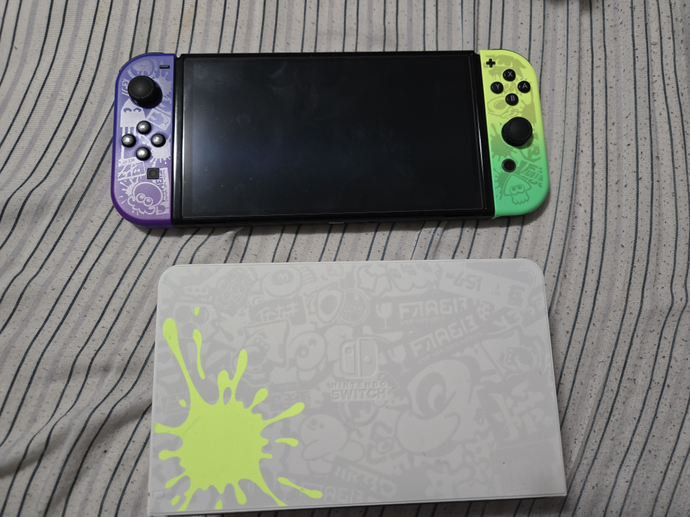 Splatoon OLED Nintendo switch + accessories - photo 5