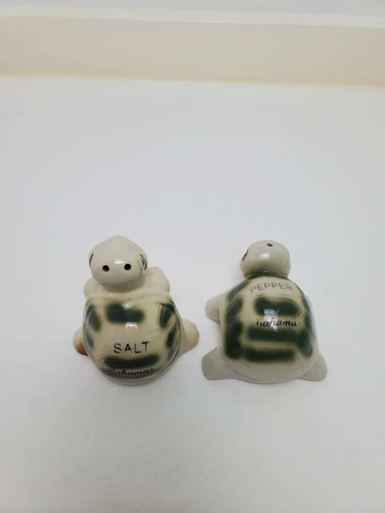 Turtle Salt & Pepper Shakers, Bahamas image indicator(2)