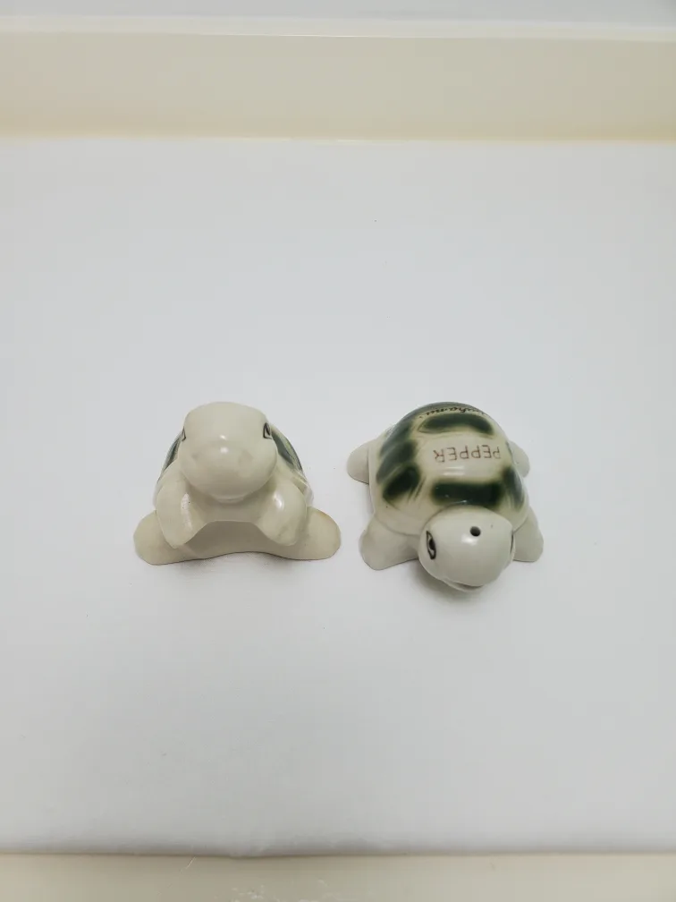 Turtle Salt & Pepper Shakers, Bahamas image indicator(3)