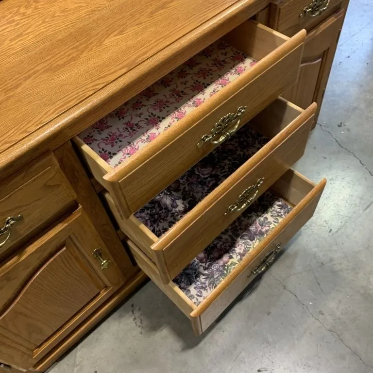 Wooden Dresser with Mirror image indicator(3)