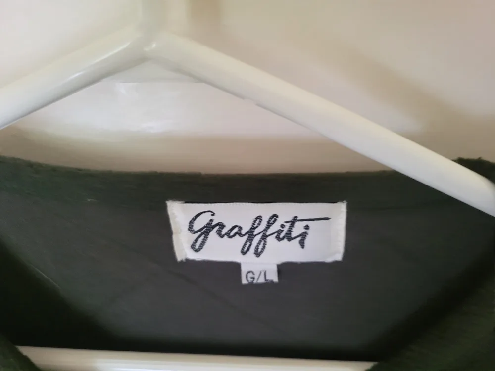 Graffiti Quilted Fleece Jacket - Size L image indicator(2)