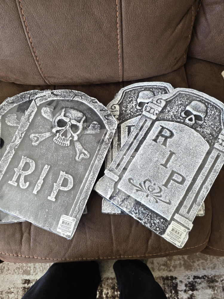 Halloween Tombstone & Skull Decorations - photo 3