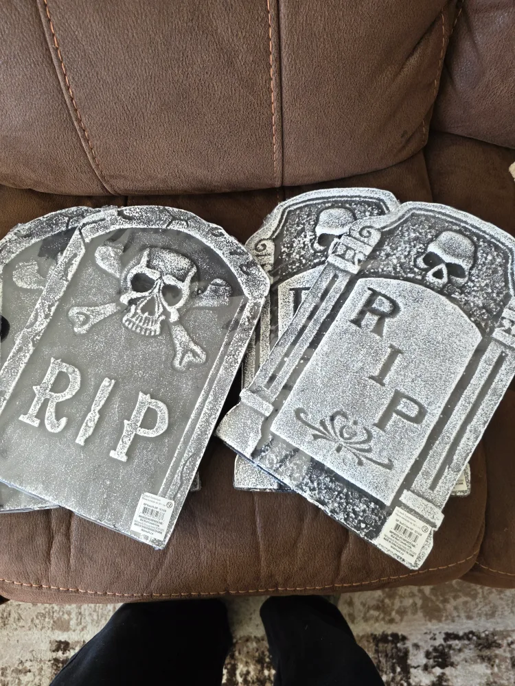 Halloween Tombstone & Skull Decorations image indicator(3)