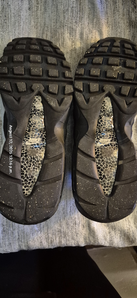 Mens size 11 Nike Air Max shoes - photo 5