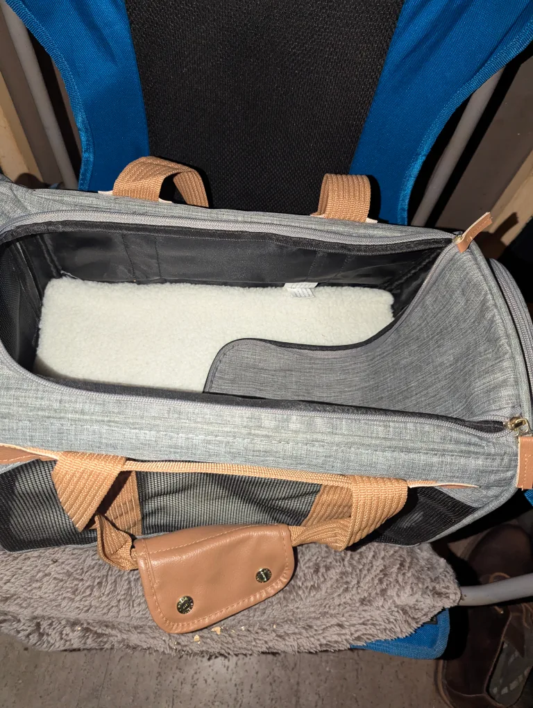 brand new Sherpa pet carrier and pet cave image indicator(2)