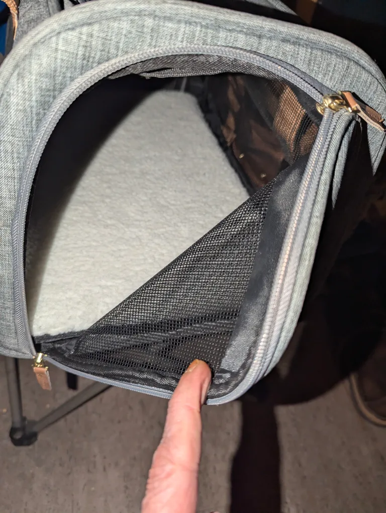 brand new Sherpa pet carrier and pet cave image indicator(4)