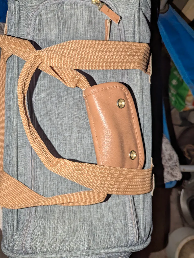 brand new Sherpa pet carrier and pet cave image indicator(6)