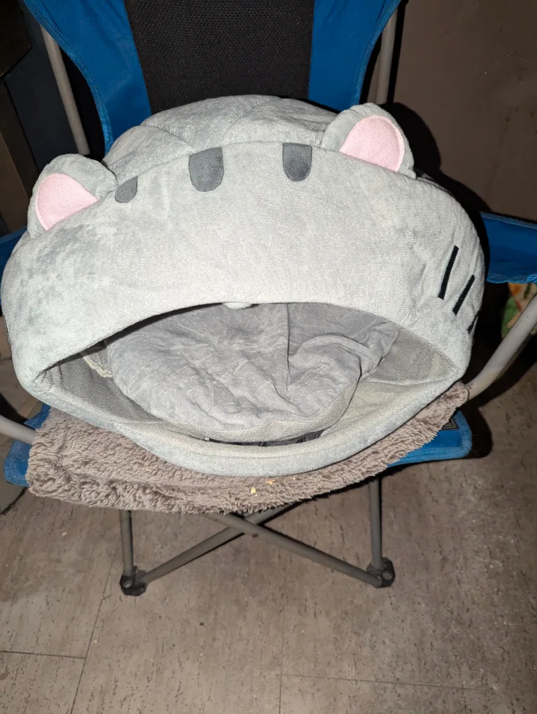 brand new Sherpa pet carrier and pet cave image indicator(7)