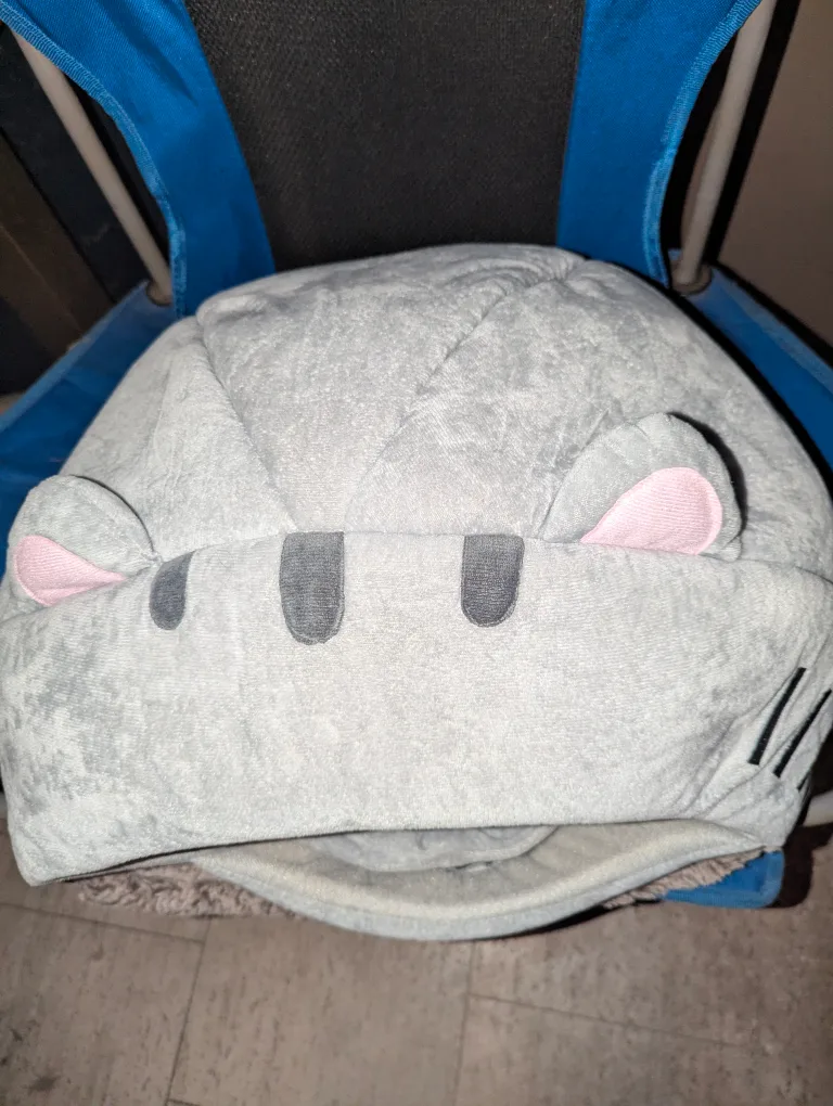 brand new Sherpa pet carrier and pet cave image indicator(8)