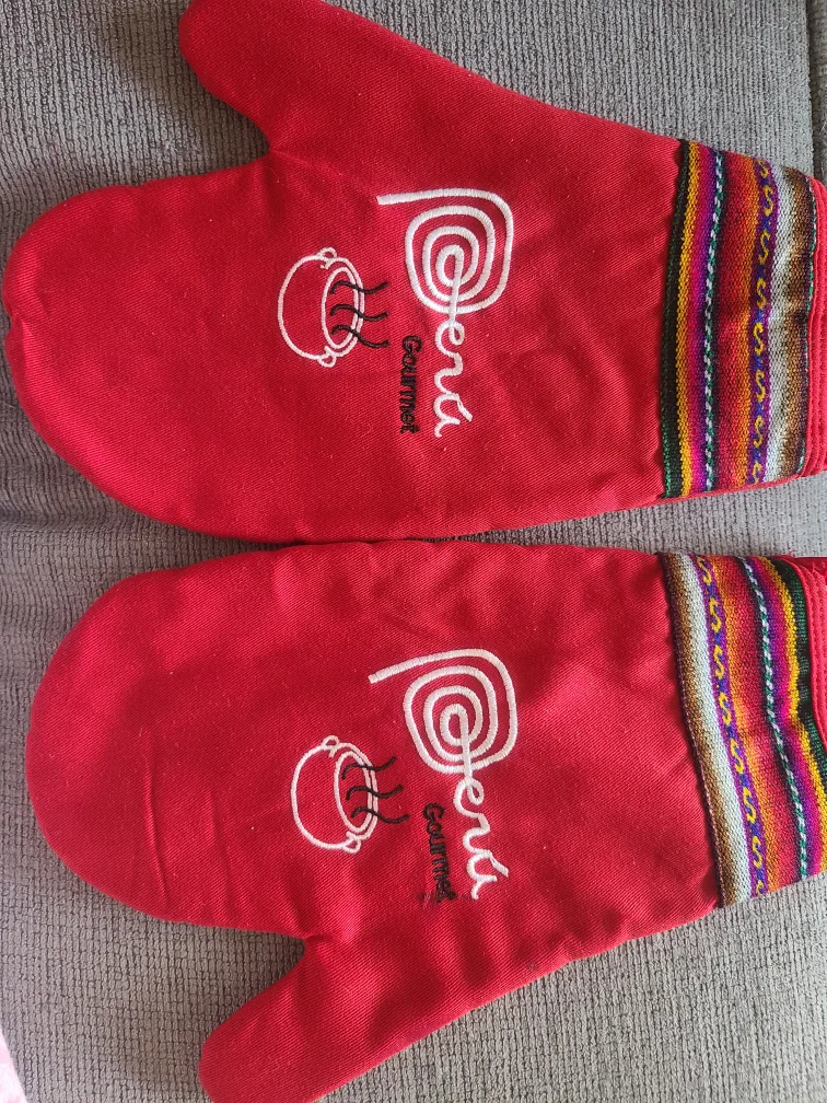 FREE oven Mitts thumbnail