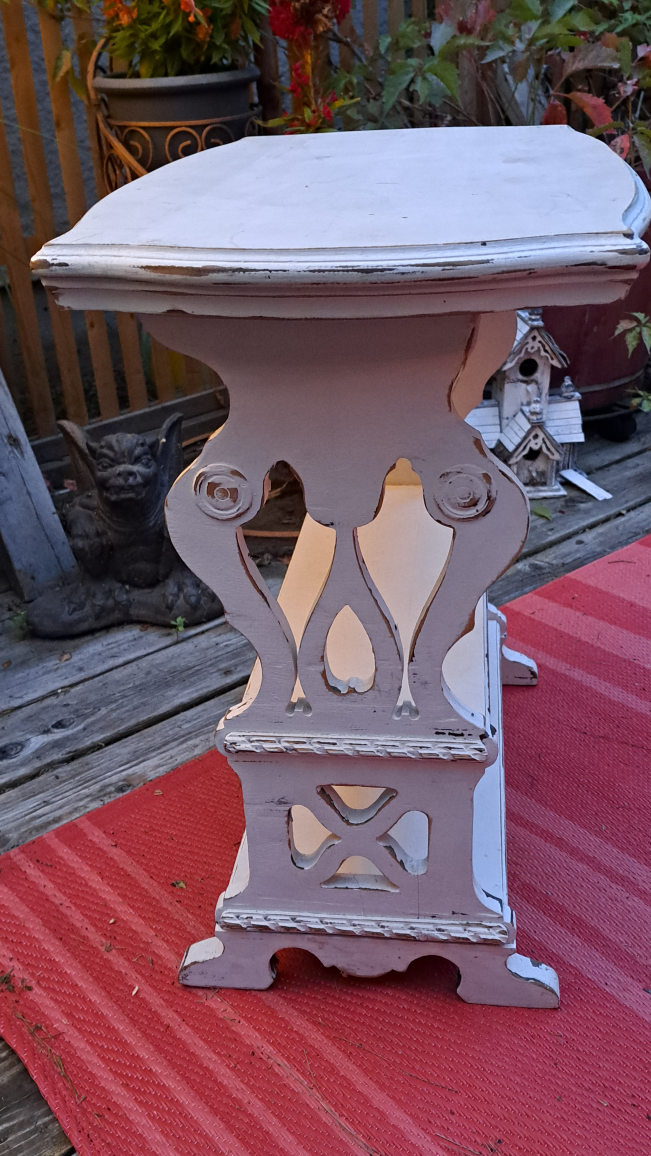 White Antique Style Side Table - photo 2