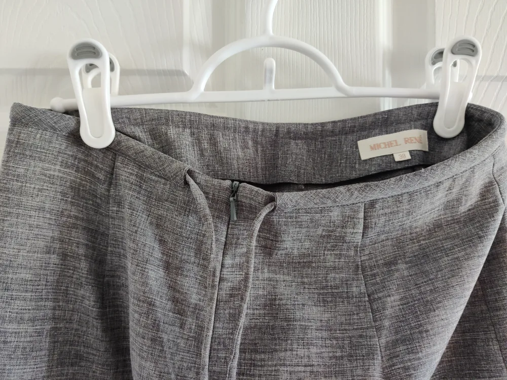 Michel Renée Grey Pants - Size 38 image indicator(2)