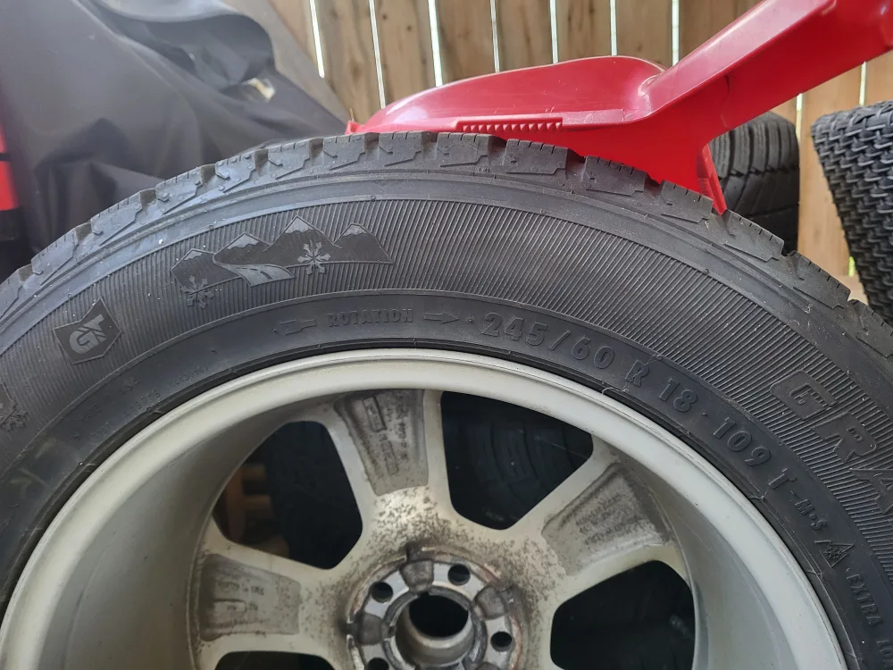 Set of Winter Tires 245/60R18 on rims image indicator(2)