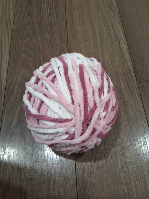 Pink, White & Purple Yarn Ball image indicator(3)