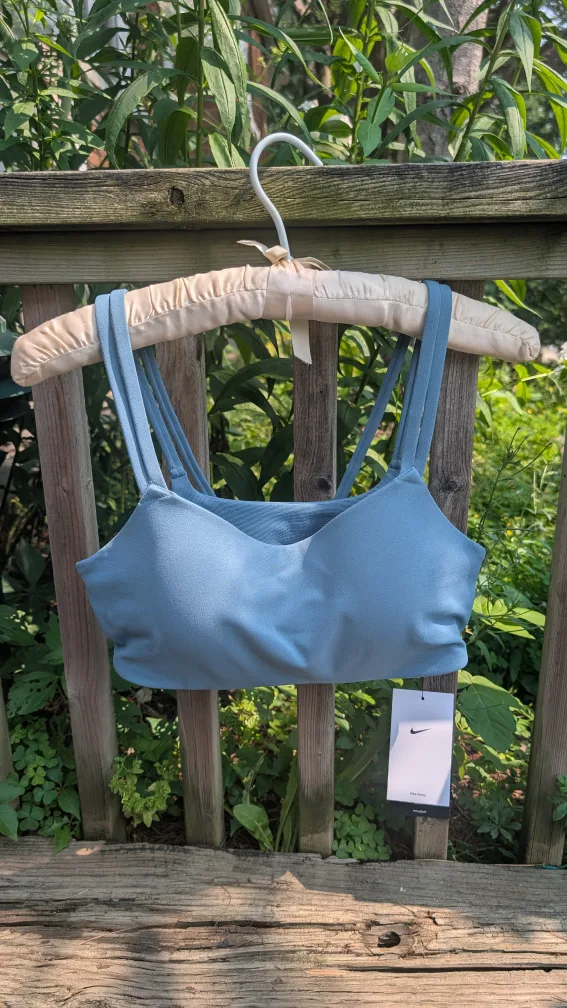 New Nike Zenvy Women's Sports Bra - Size M thumbnail
