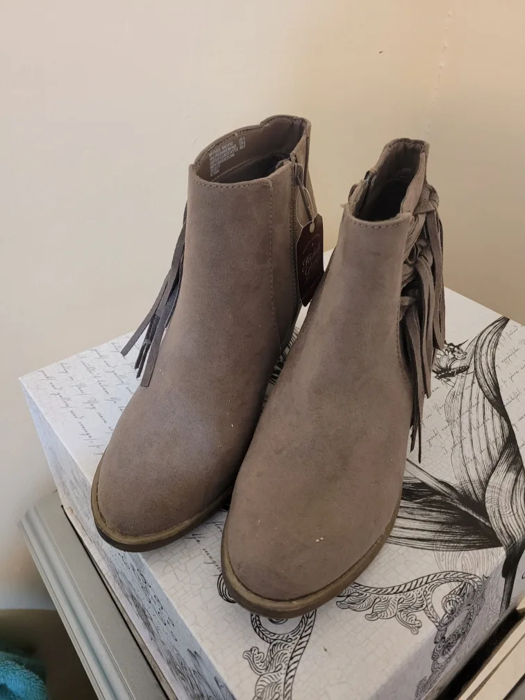 Time and Tru Women's Taupe Booties Size 10