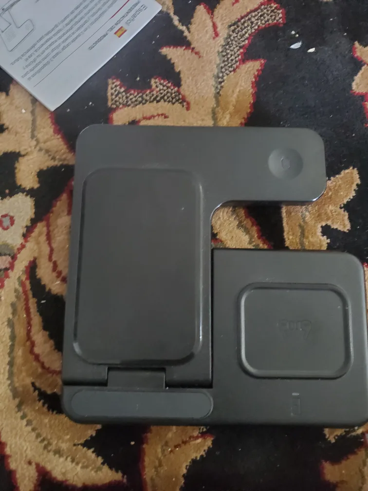 3 in 1 Foldable Wireless Charger - New in Box image indicator(2)