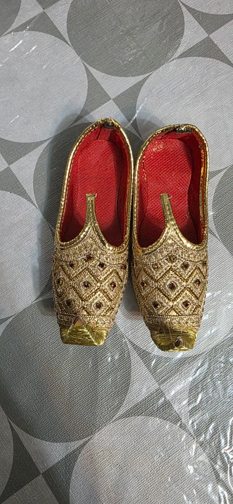 Gold Embroidered Ethnic Shoes image indicator(3)
