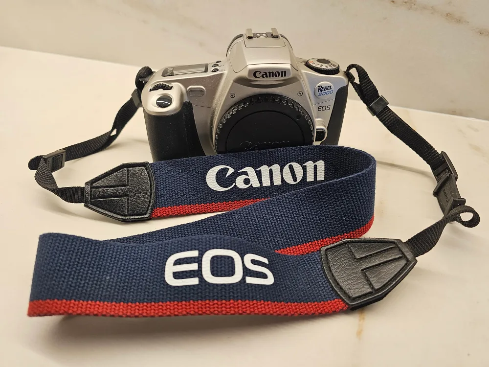 Canon EOS Rebel 2000 SLR camera body, plus 2 zoom lenses image indicator(2)