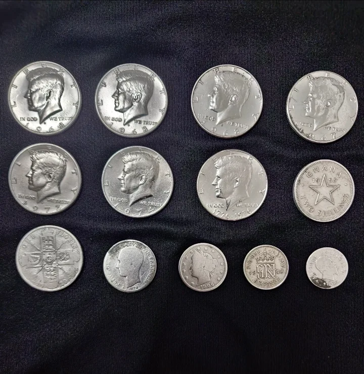 Mixed Lot of Collectible Coins thumbnail