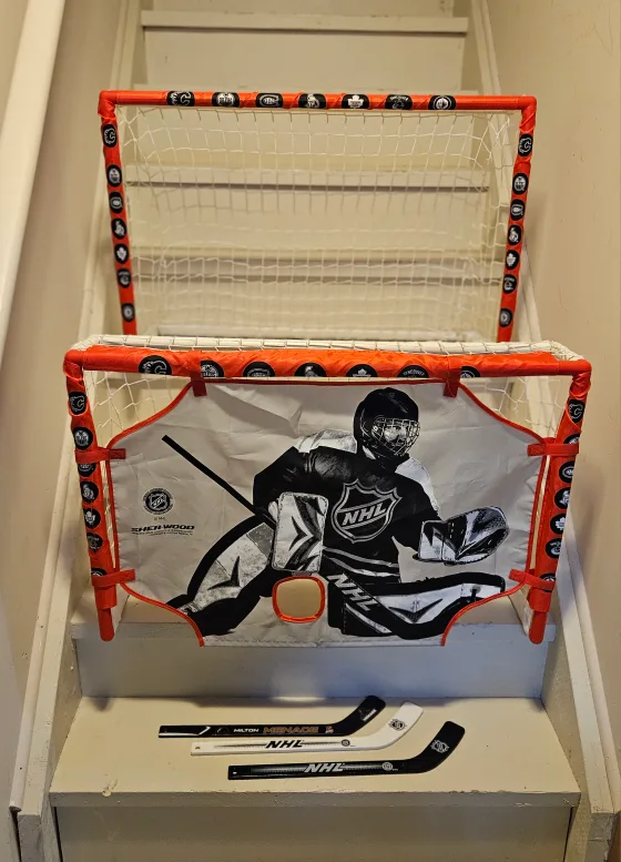Sher-Wood NHL Mini Hockey Net Set & 3 mini sticks thumbnail
